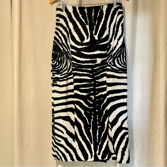 One of a kind designer skirt from PARIS. Fits M+hips. Zebra pattern with style! - Picture 3 of 16
